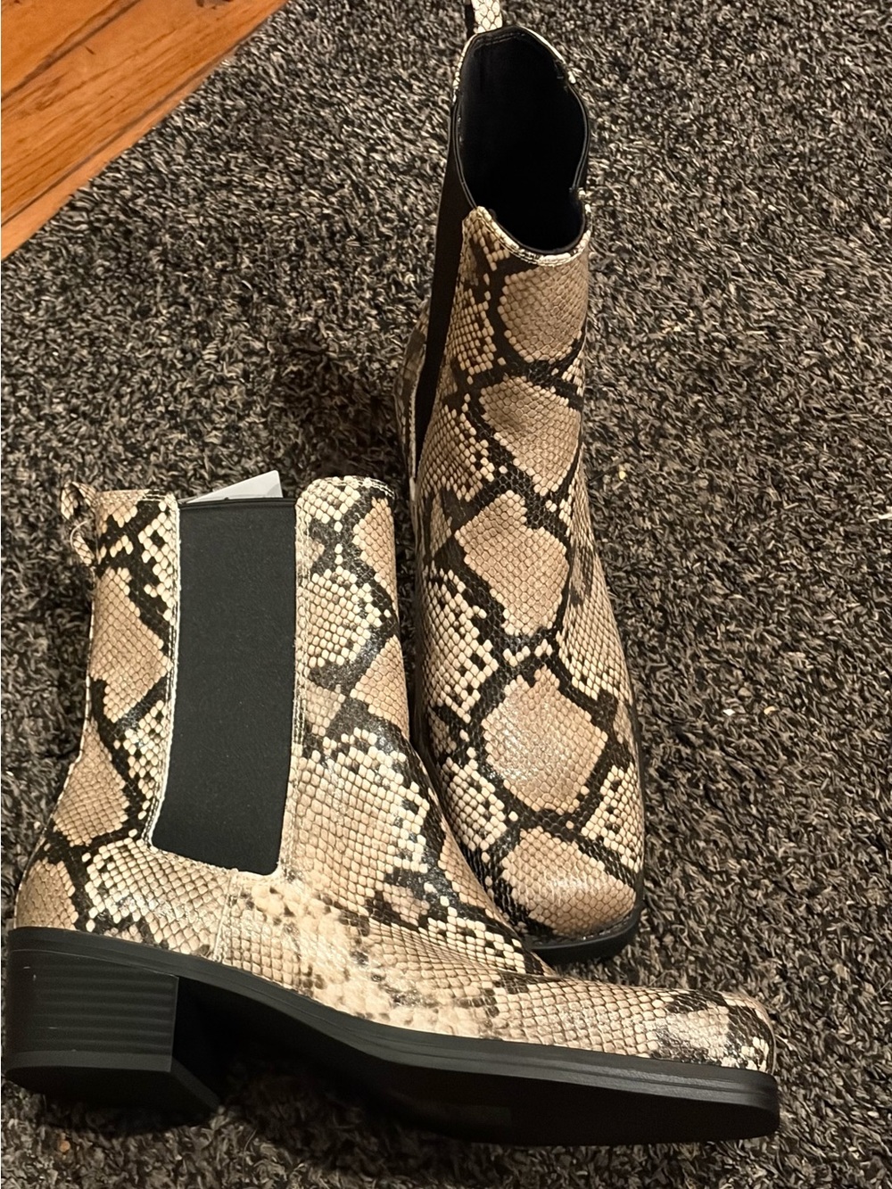 H&M Women’s Square Toe Chelsea Booties  Snakeskin Print Size 8 NWT